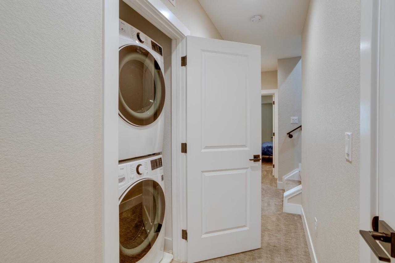 Cozy Vacation Near Broncos Stadium! Apartment