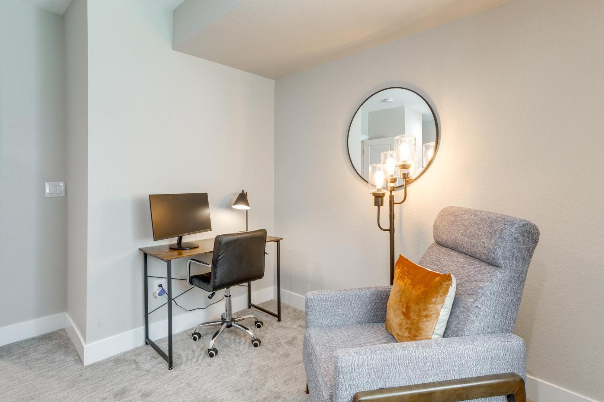 Apartment Cozy Vacation Near Broncos Stadium! *