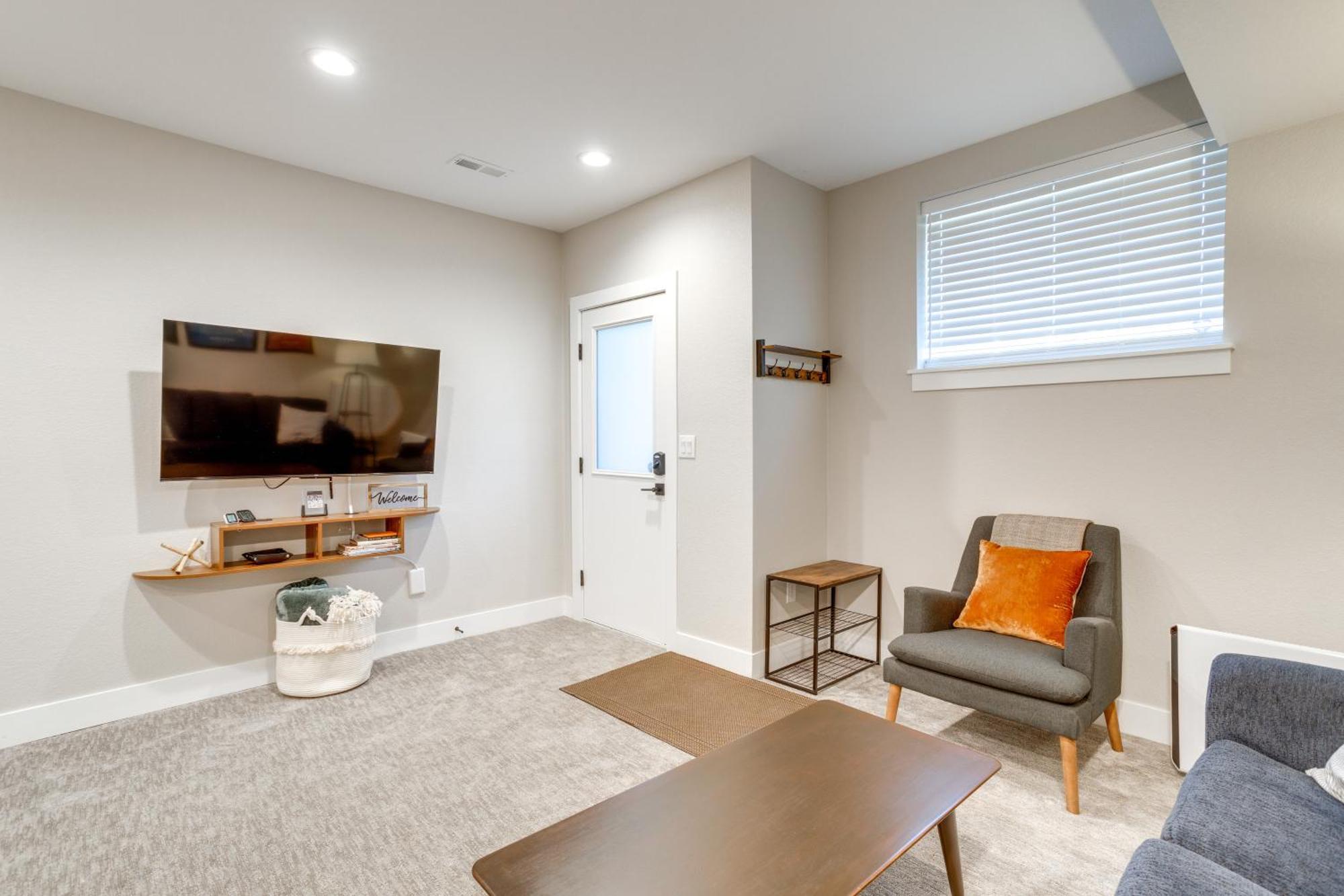 Cozy Vacation Near Broncos Stadium! Apartment *